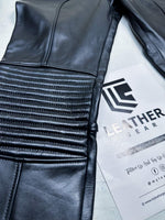 Lade das Bild in den Galerie-Viewer, Close-up of black leather jacket with visible stitching, on a white background with 'Leather Gear' branding.
